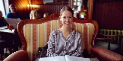 Praktikum in der Unternehmenskommunikation: Ein Interview mit Simone Mettmann