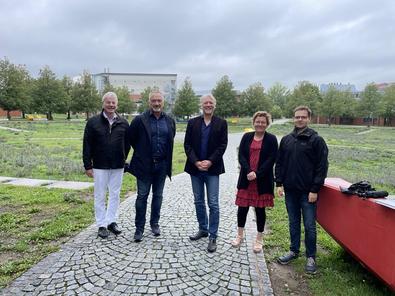 BAUR besucht Uni Bayreuth: Prof. Dr. Daniel Baier, BAUR-Geschäftsführer Stephan P. Elsner, BAUR-Pressesprecher Manfred Gawlas, Privatdozentin Dr. Alexandra Rese und der Wissenschaftliche Mitarbeiter Andreas Karasenko (v.l.)